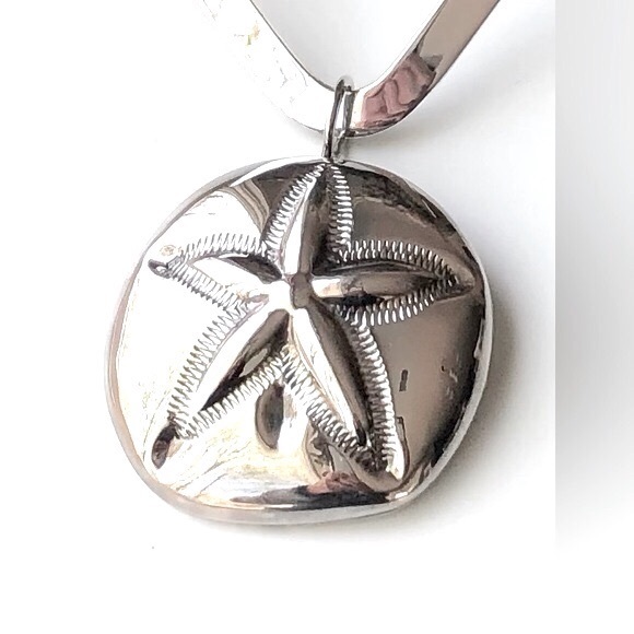 Silver Plated Necklace with Silver Sand Dollar Pendant/Brooch - Picture 11 of 13